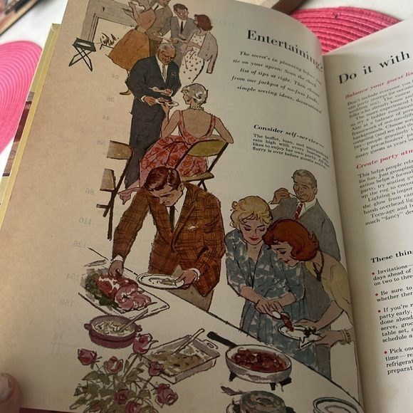 Better Homes And Gardens Holiday Cook Book - Red and Yellow - Picture 4 of 4